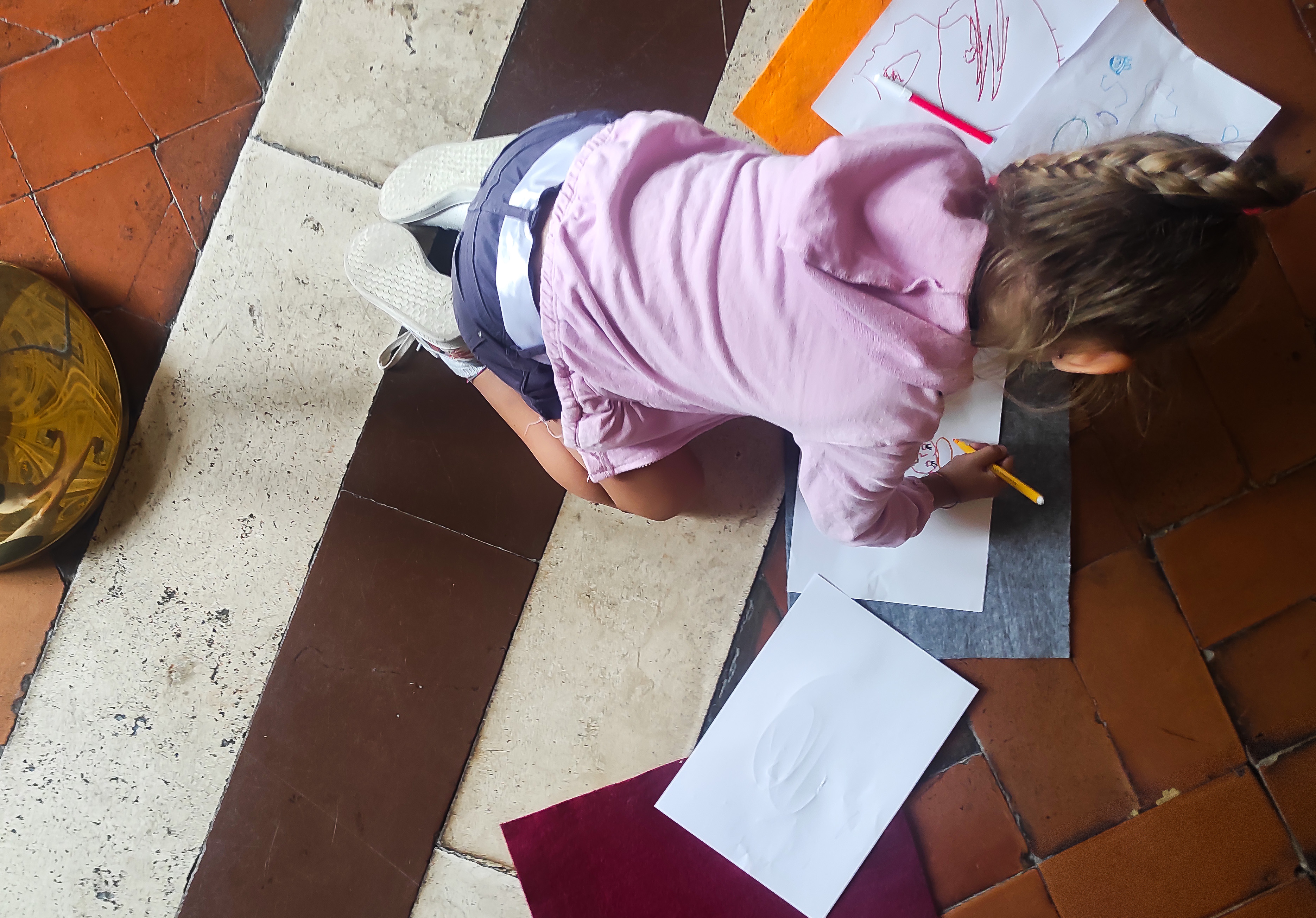 Foto di un laboratorio organizzato con i bambini all'interno del palazzo.