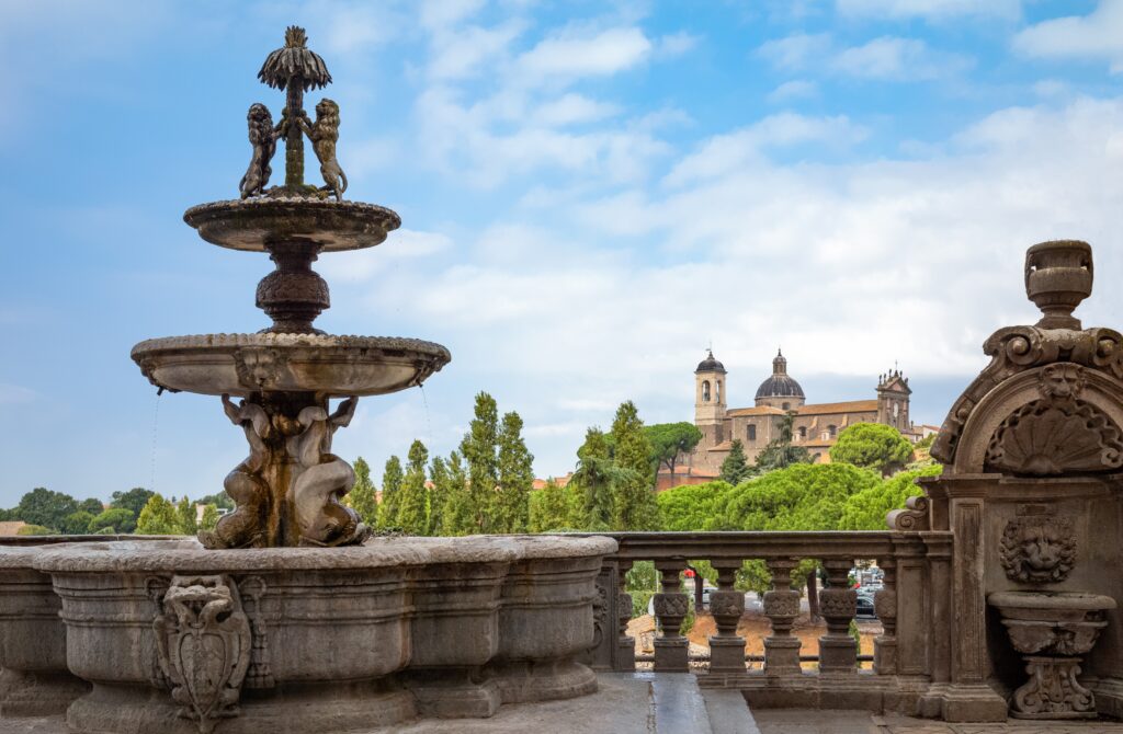 Foto della fontana presente all'interno del cortile del museo dei portici